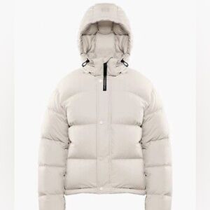 Aritzia Super Puff Shorty in Matte Pearl